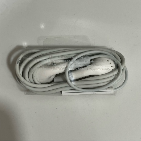 Apple Wired Earbud Headphone Jack Unopened White - Picture 3 of 6